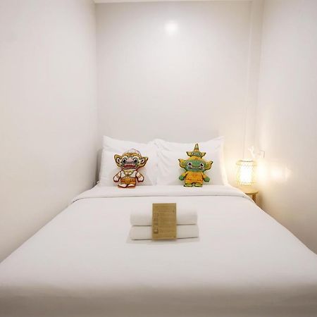 Yakthai Poshtel Bangkok Exterior photo