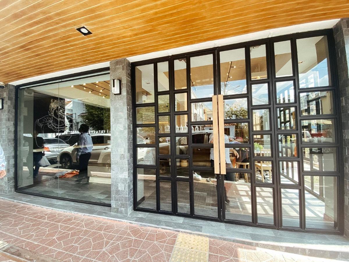 Yakthai Poshtel Bangkok Exterior photo